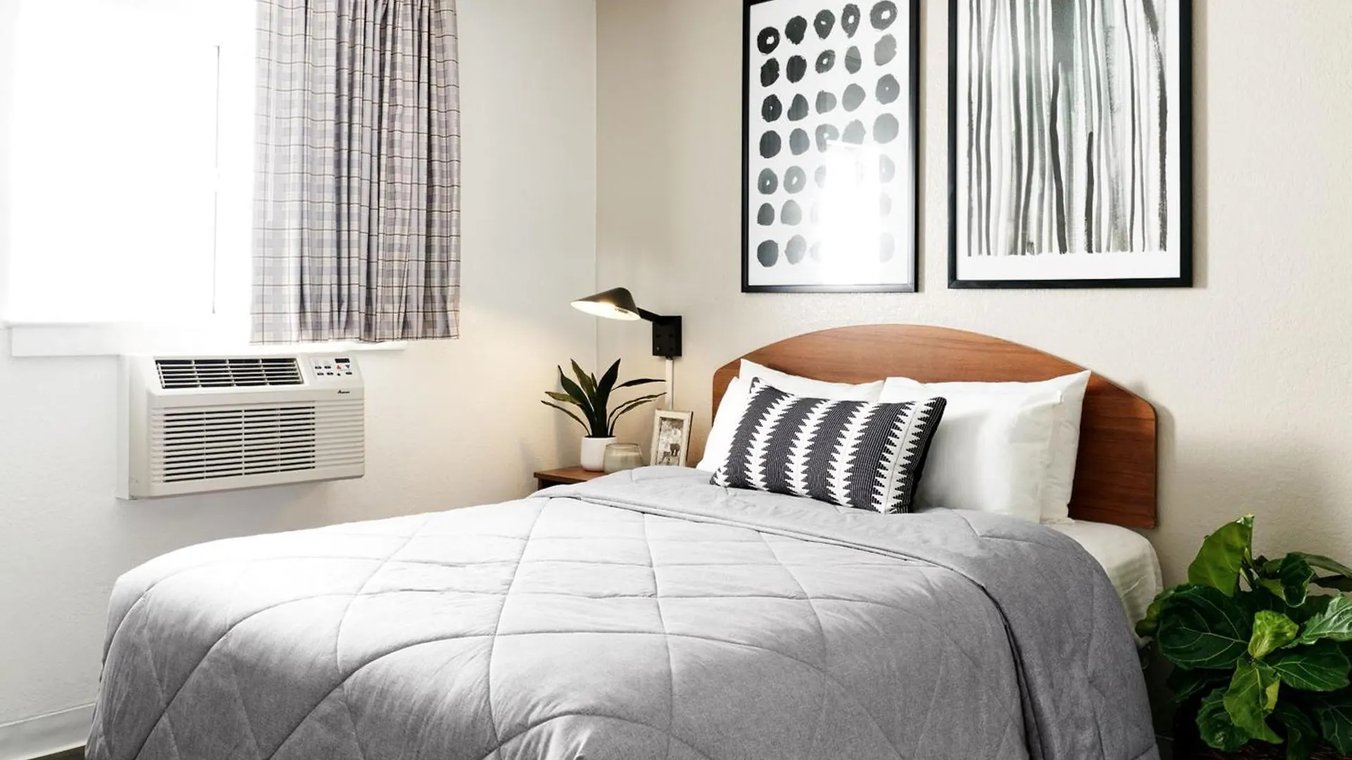 Intown Suites Extended Stay Louisville Ky - Preston Hwy location