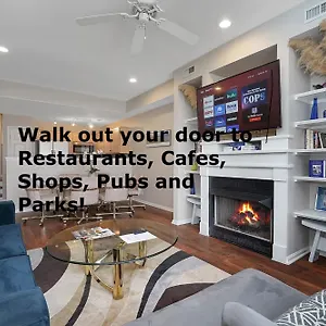 Lux Townhouse, Walk To All, Sleeps 6 Adults Apartment